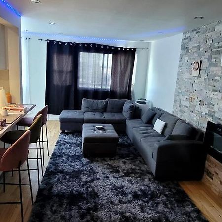 Luxurious 2 Bedrooms Apartment With Spa In Монреал Екстериор снимка