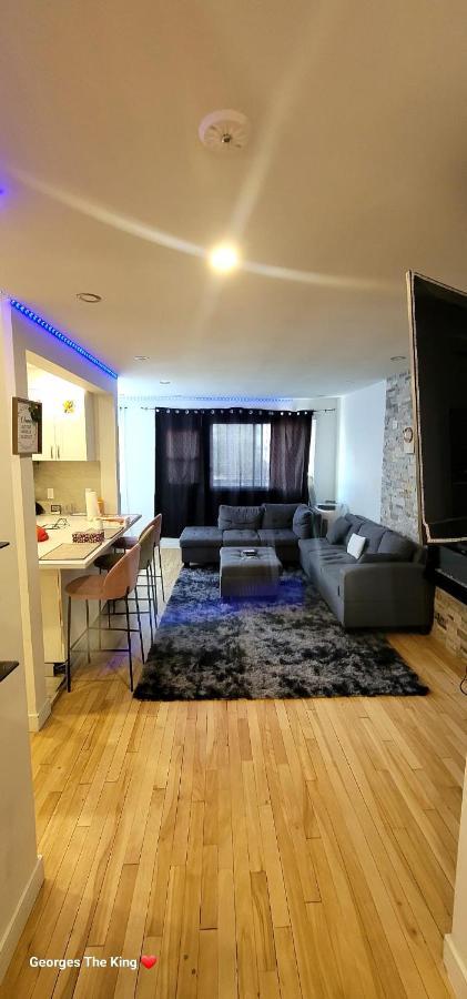 Luxurious 2 Bedrooms Apartment With Spa In Монреал Екстериор снимка